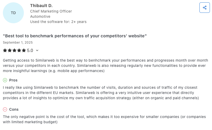 Similarweb user review highlighting traffic benchmarking features.