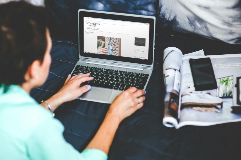 A woman is working on the laptop with native ads displaying.