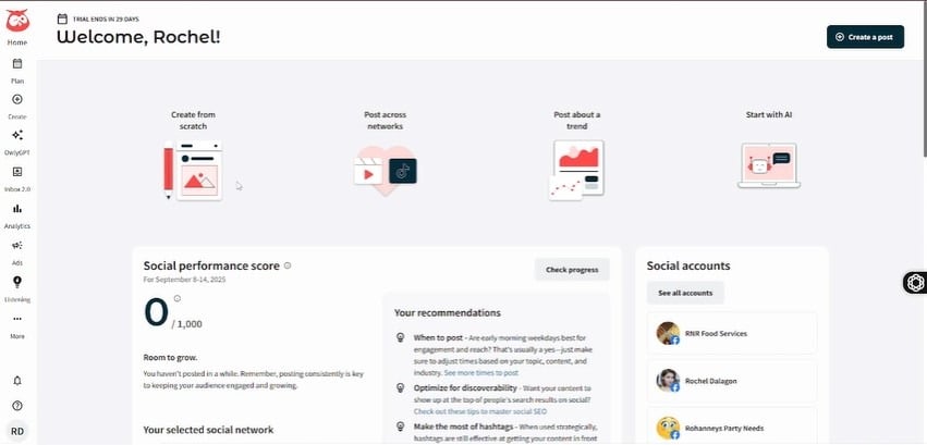 Hootsuite home dashboard showing post creation options, social performance score, and connected accounts.