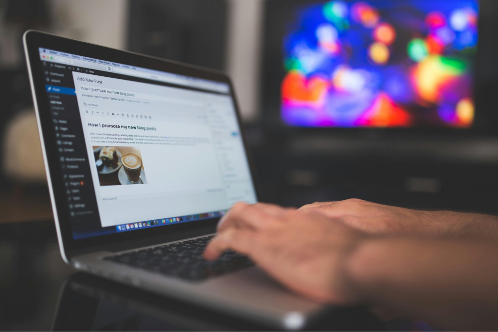Blogger optimizing a WordPress post with keyword placement and internal linking strategy.