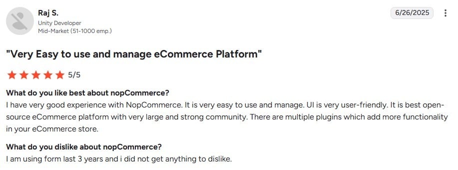 Mid-market G2 review praising nopCommerce's user-friendly UI and large open-source community.