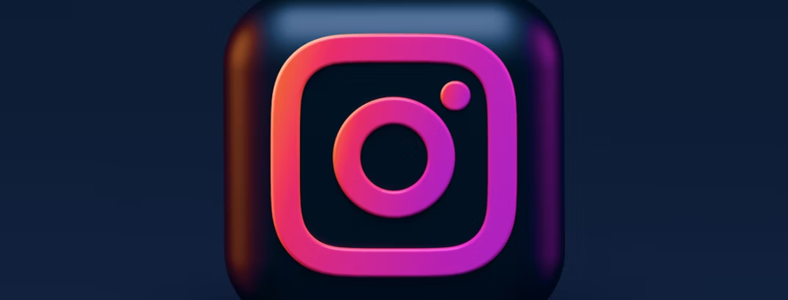 Illustration of a woman using Instagram to promote her blog content