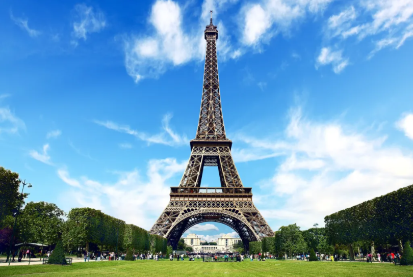 Want To Work Remotely In Paris? This Report Helps Digital Nomads Plan Properly