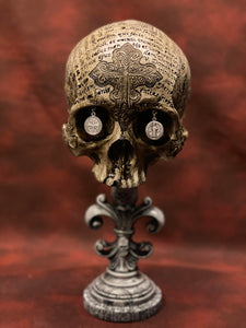 Watch This Skull Carving Artist & Stage Hypnotist In A New Show Coming Soon