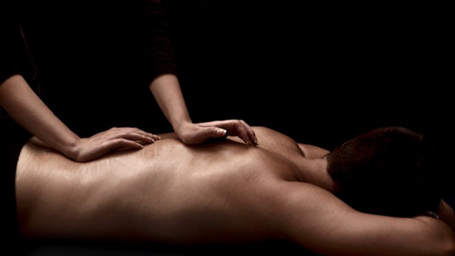 Best Seattle Luxury Spa Does Drainage Massage With Cupping & Jade Pod Session