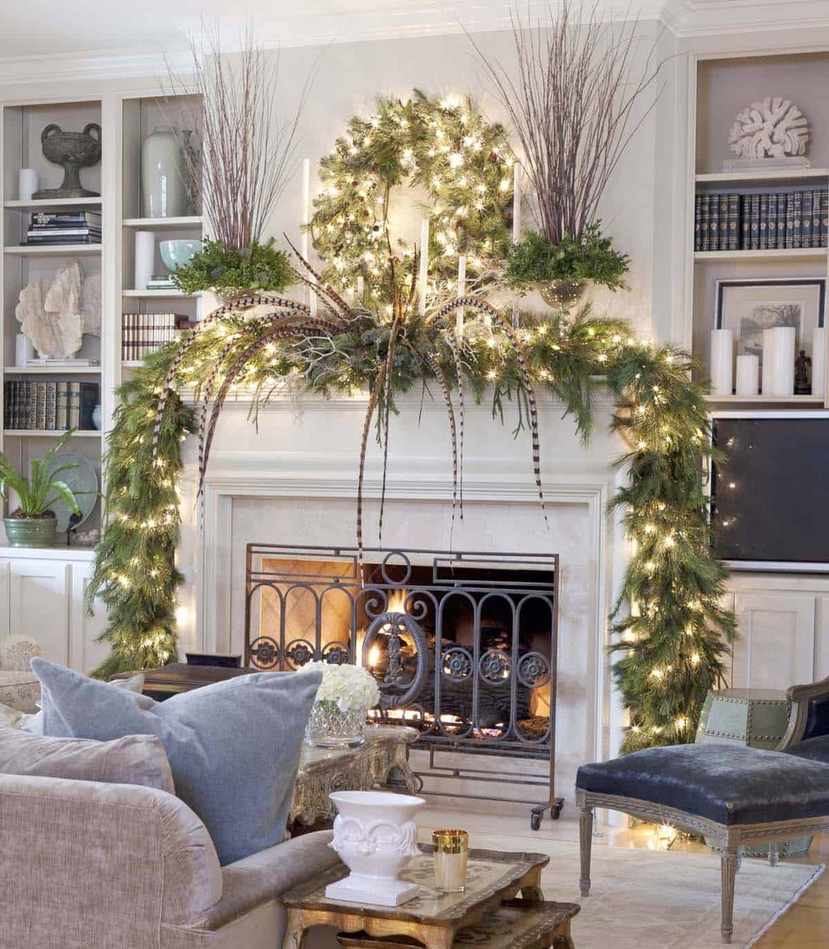 A healthy mix of traditional, luxurious, and bold Christmas Decorating Ideas 2022