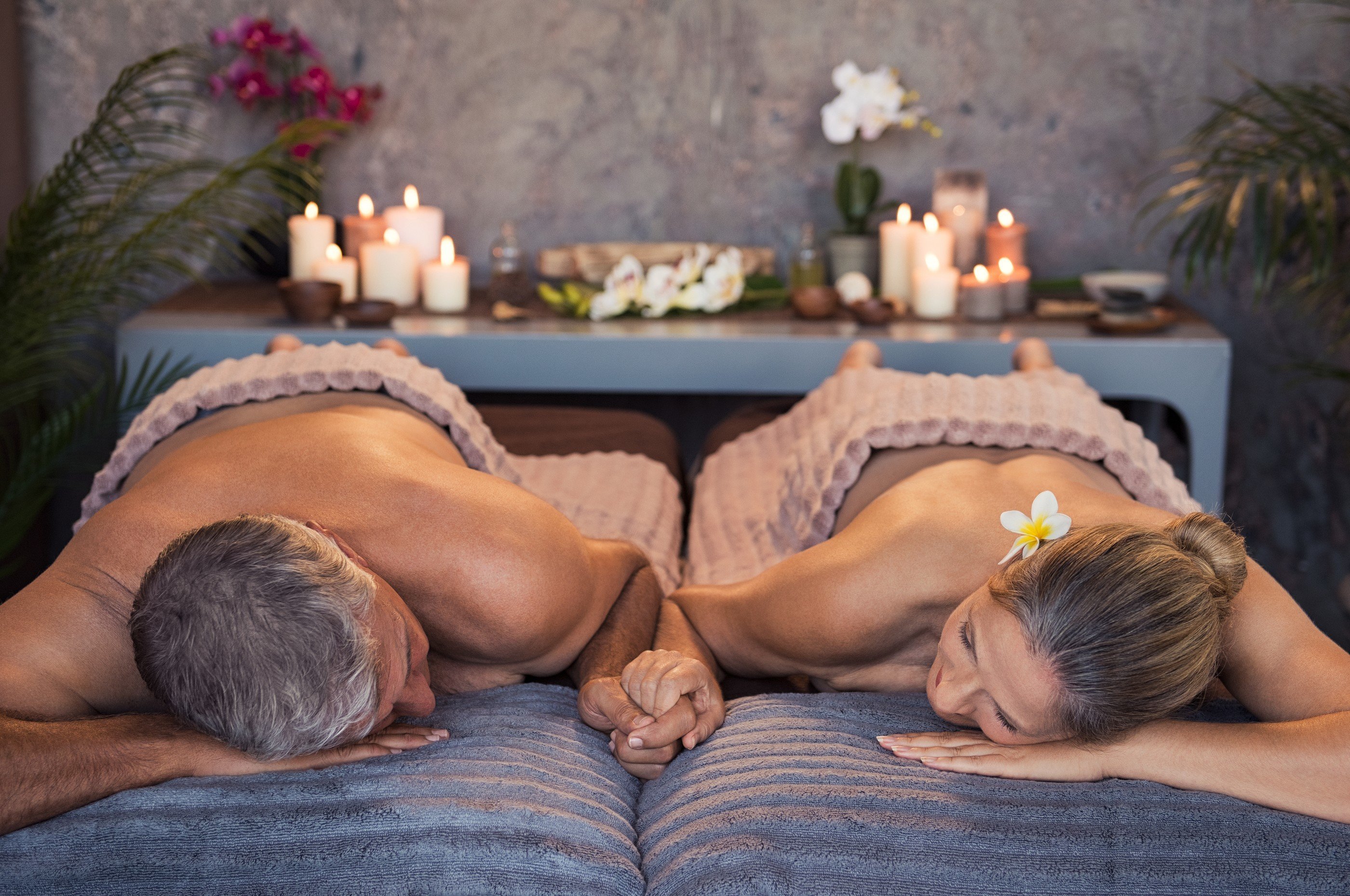 Get Shoulder & Back Couples Massage To Reduce Stress At Top Waunakee Center