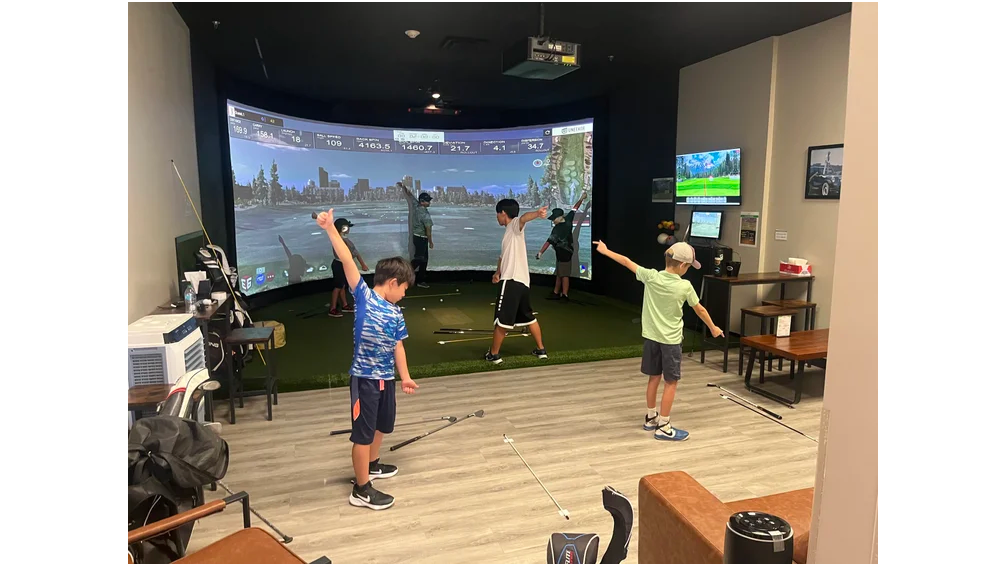 Indoor vs Outdoor Golf Lessons: Which Is Better For Junior Players in Peoria AZ?