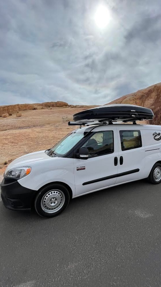 2-Person Camper Vans For Sightseeing In Las Vegas: Get Spring Vacation Discounts