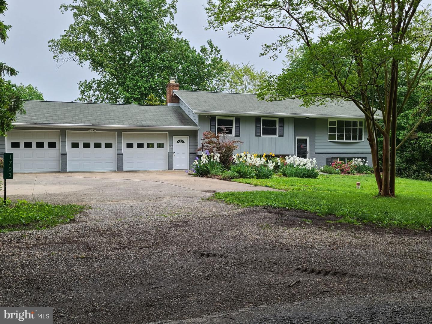 St. Margaret’s, Annapolis Home Listing: Spacious 4BR With Stunning Views & Pool