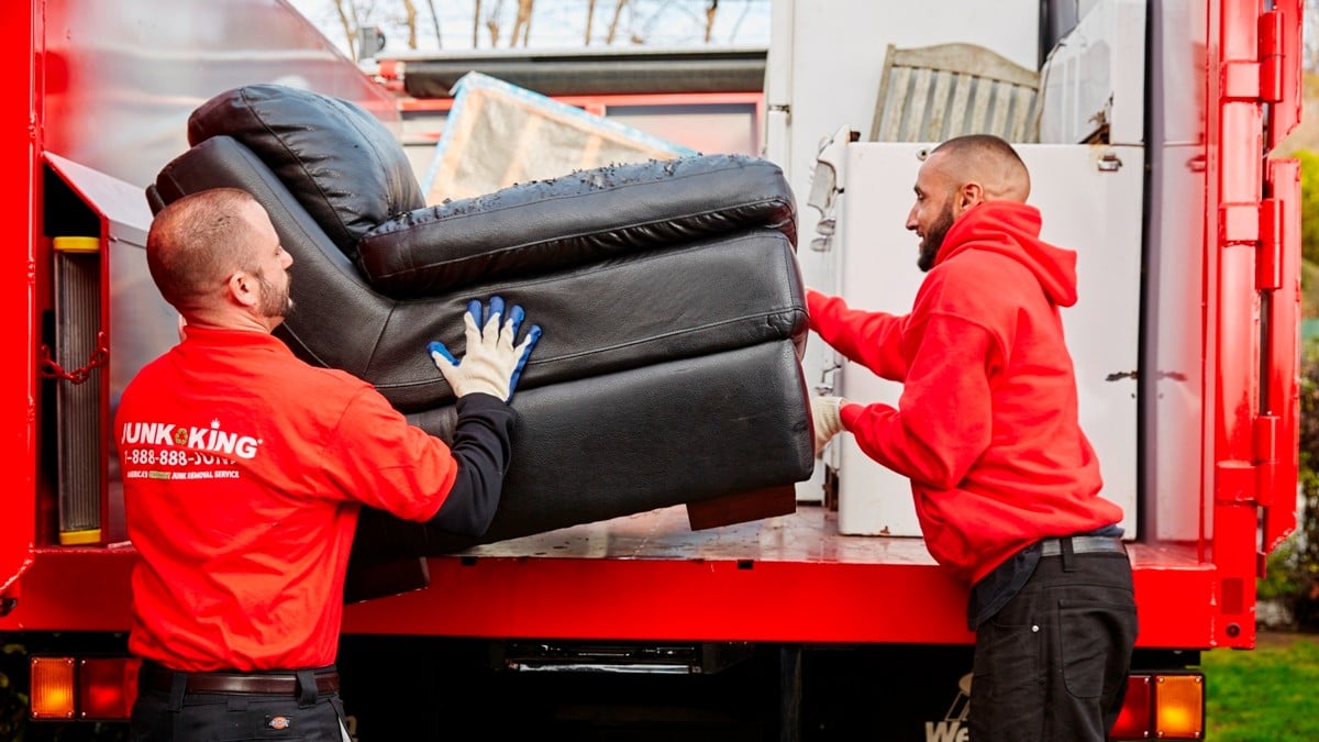 Downsizing for Retirement? Why Seniors Need Pro Teams To Handle Junk Removal