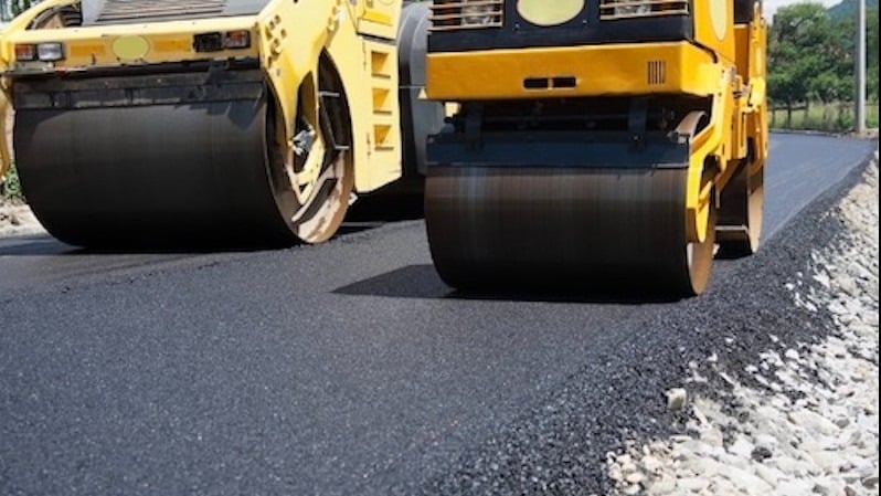 Nashville's Asphalt Repair Expert Can Fill Potholes & Cracks In Your Driveway