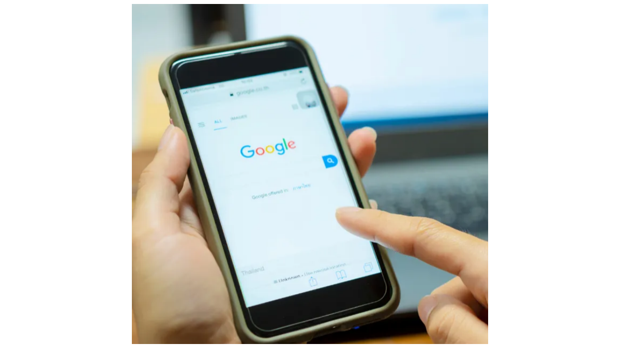 Traffic Qualification vs Volume Expansion: Search vs Display Brand Awareness