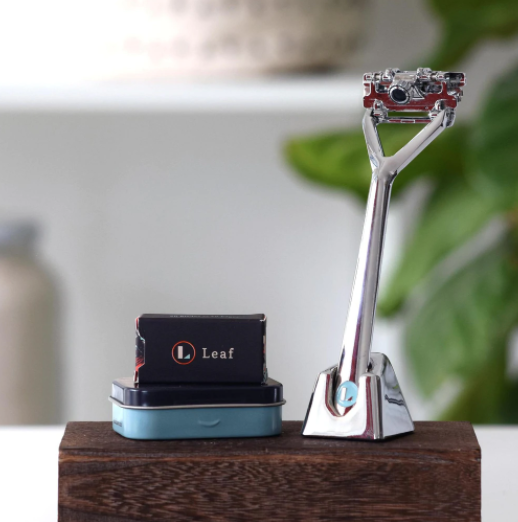 This Plastic-Free Sustainable Leaf Razor Offers Pivoting Head For A Closer Shave