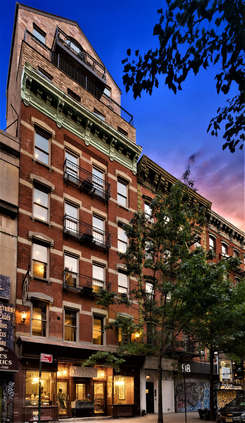 Book Your Stay In A Luxury, Jazz-Era Hotel In NYC & Enjoy Great Service