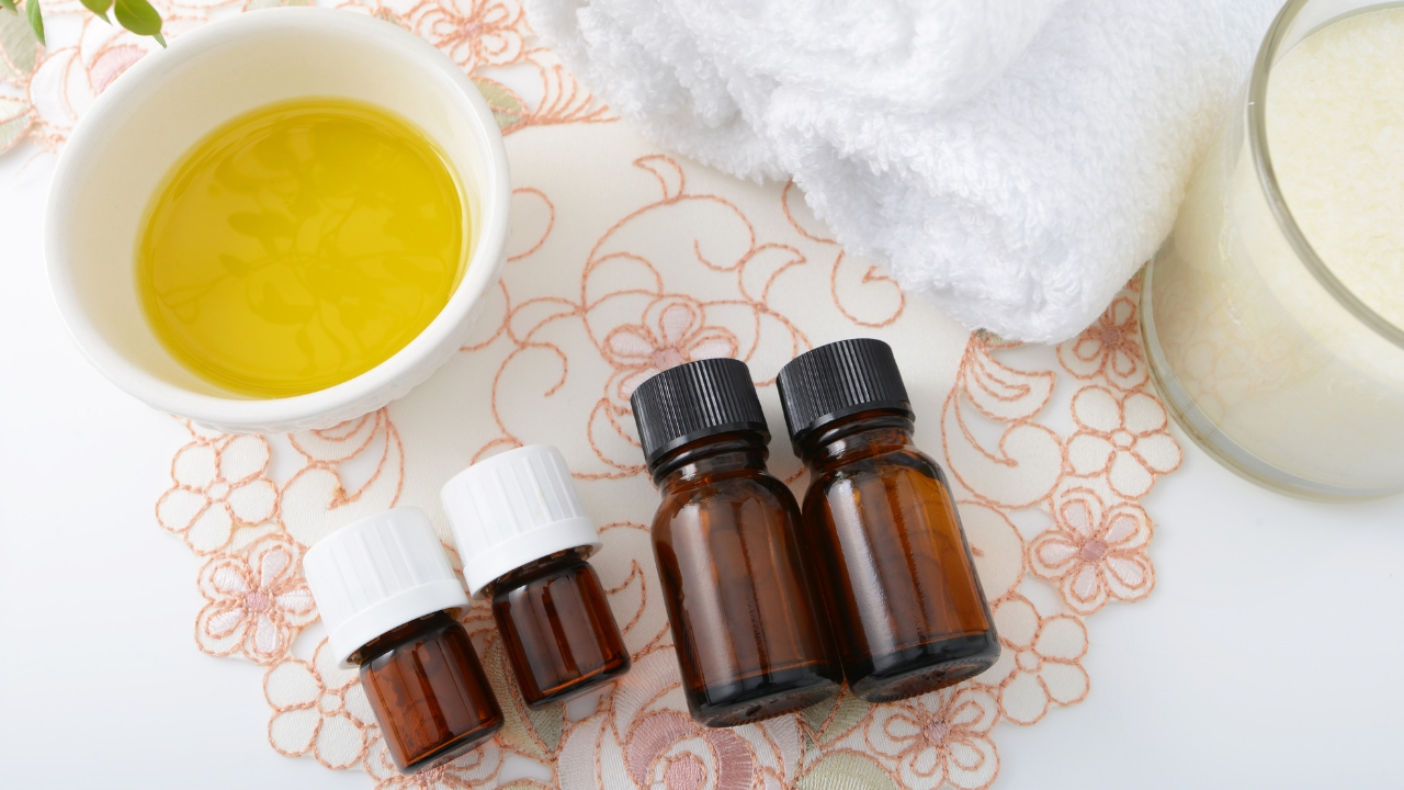 DIY Motivation Oil Blends to Scent the Home - Mood Lifting Aromatherapy Benefits