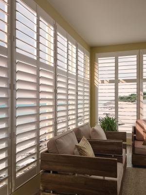 Get Bespoke Drapes & Roller Shades From This Olathe Window Treatment Expert