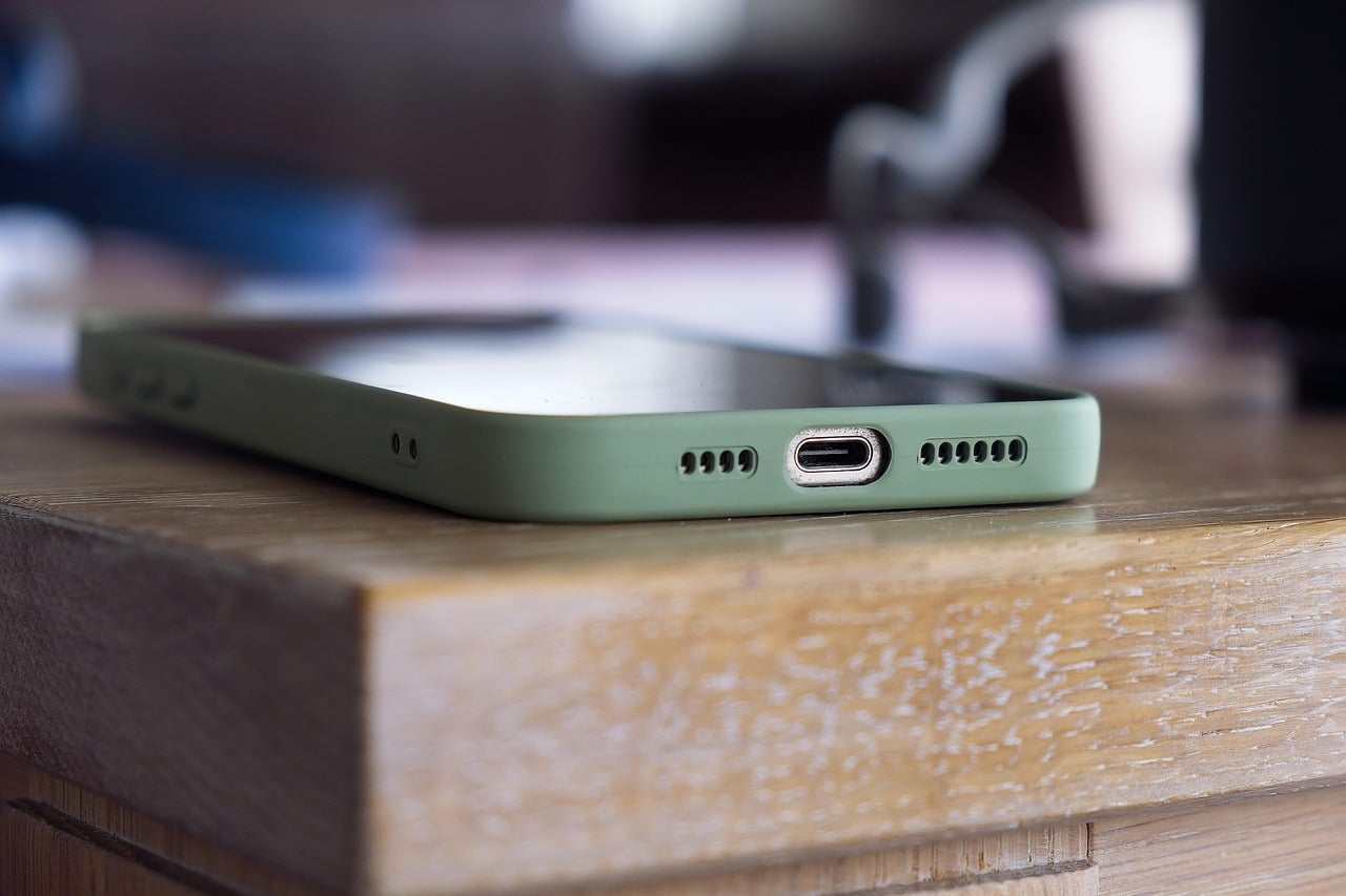 How to Deal with Phone Addiction in Teens: Strategies for Parents