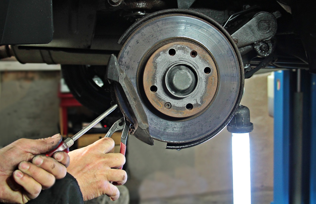 Top 5 Reasons to Get Your Car Serviced by a Professional Mechanic