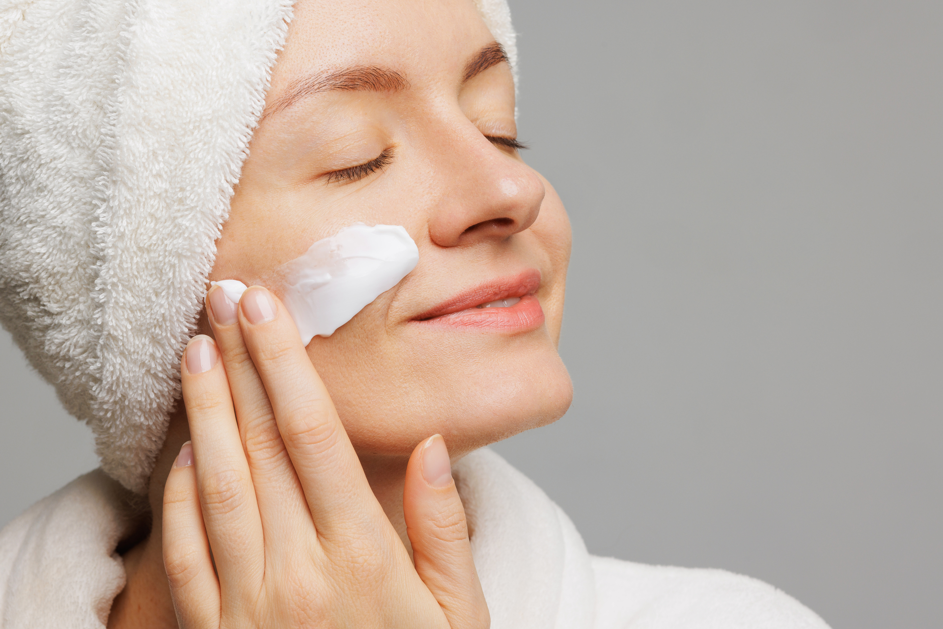 Choosing the Right Moisturizer for Sensitive Skin: Expert Shares Key Factors