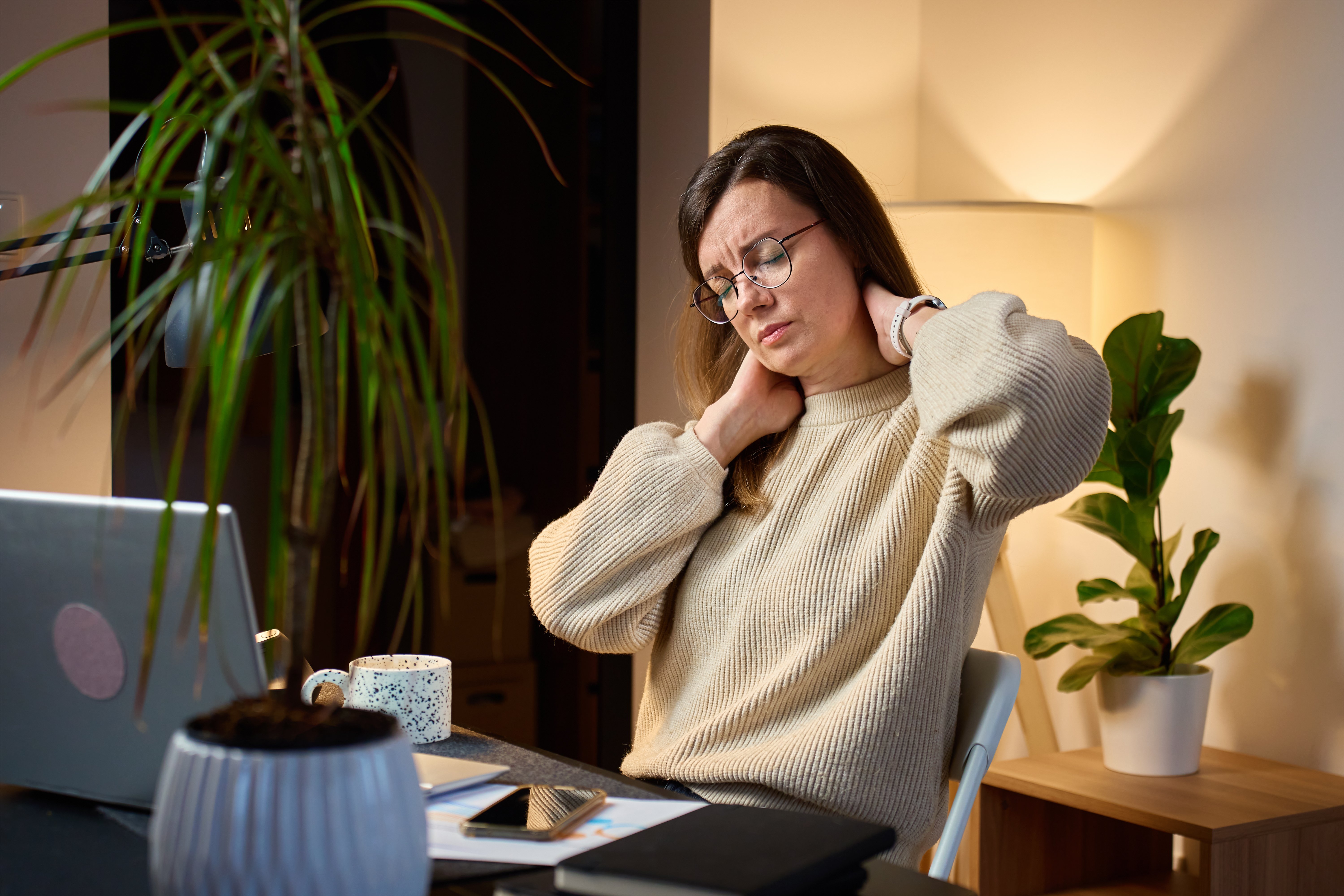 Tech Neck Prevention: Singapore Chiropractor Shares Tips for Office Workers
