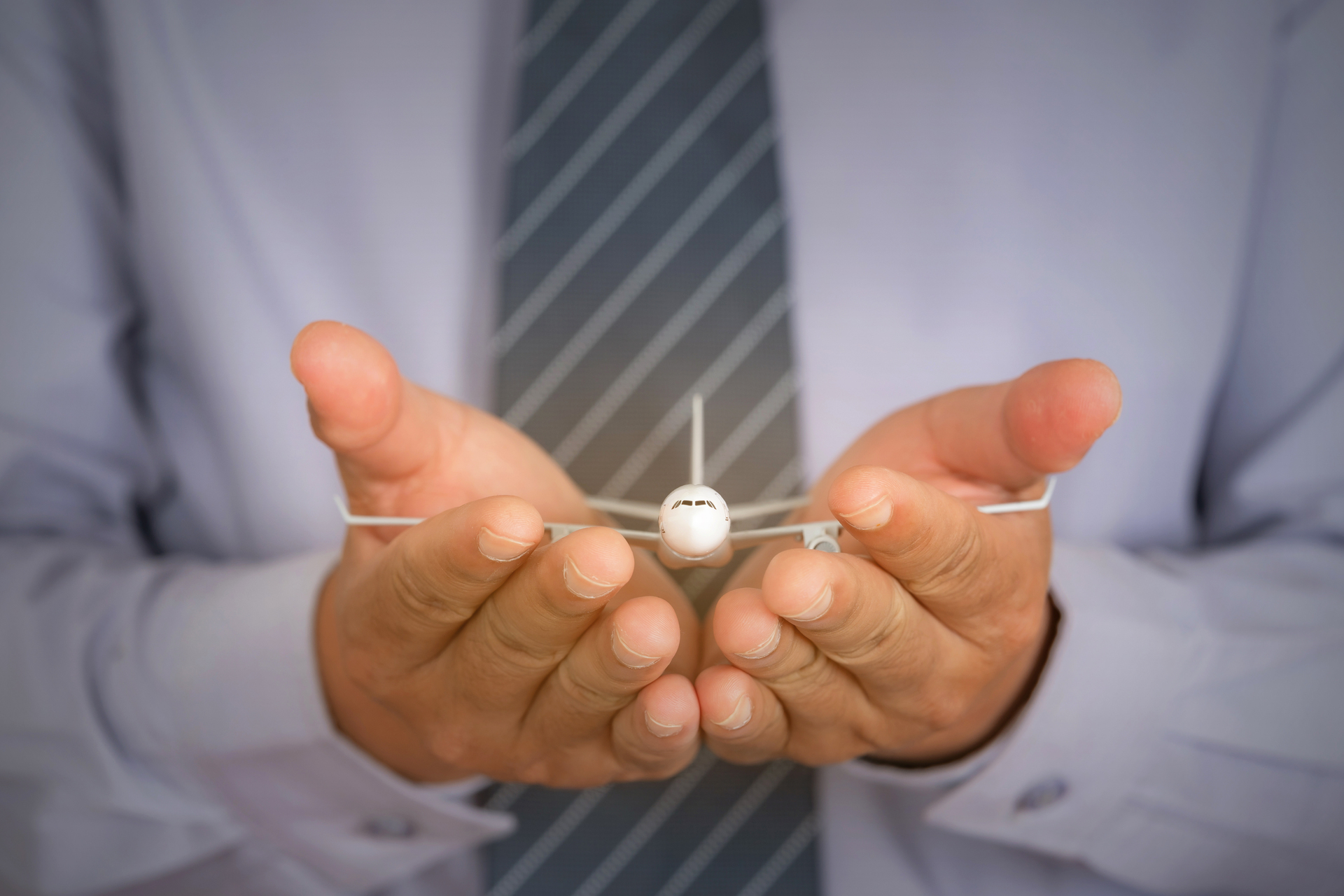 Facultative vs Treaty Reinsurance: Which Option Is Better For Aviation Projects
