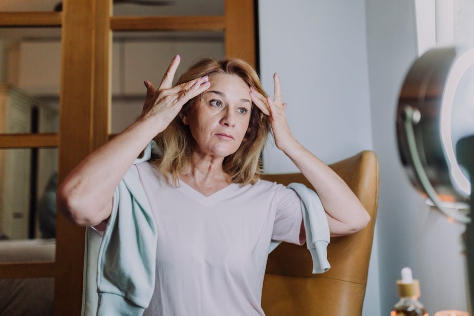 How to Manage Menopause Symptoms Naturally: Diet, Sleep & Mood Support
