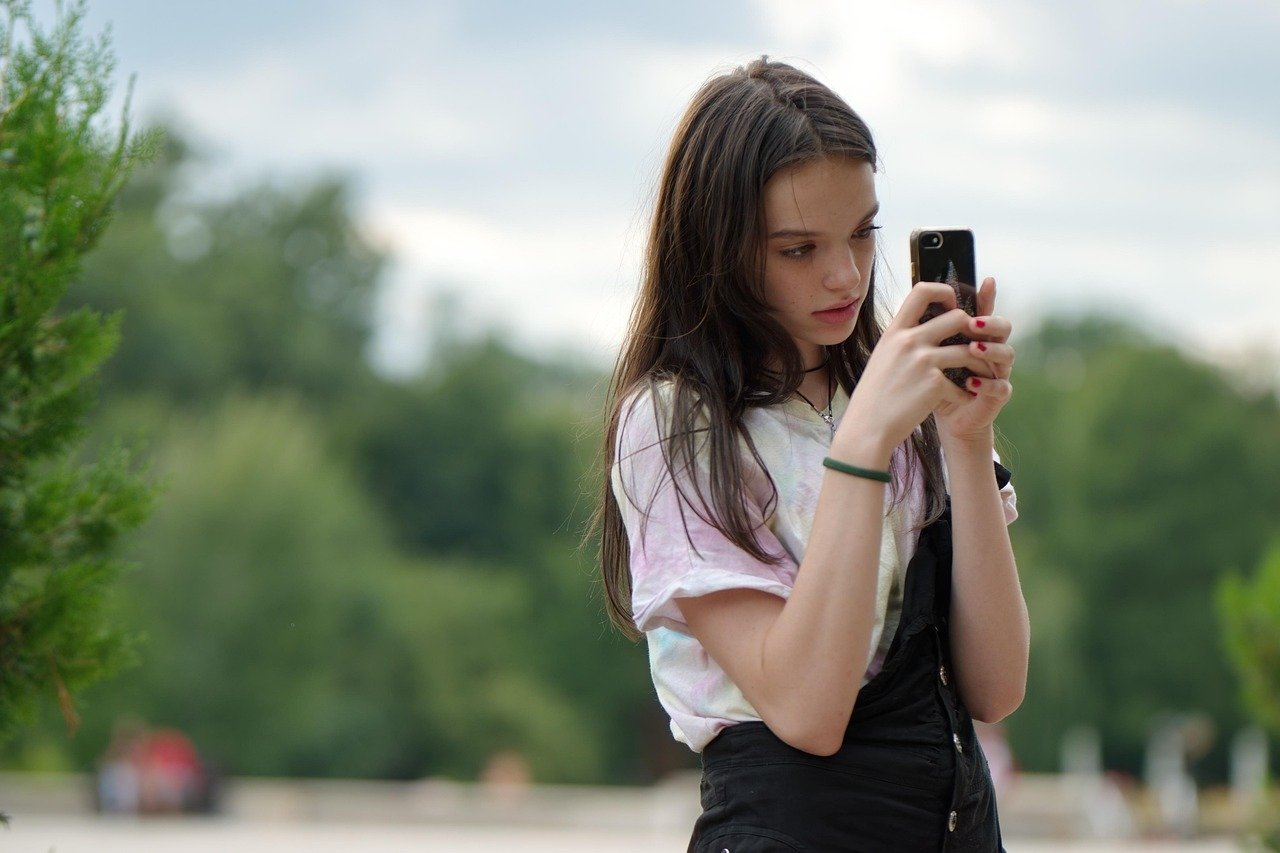 Personal Boundaries Online & Why They Matter For Teenagers' Mental Health