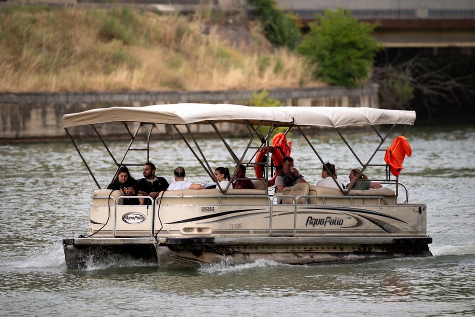 Tritoon vs Pontoon: Lake Marion Guide to Performance, Cost & Ride Quality