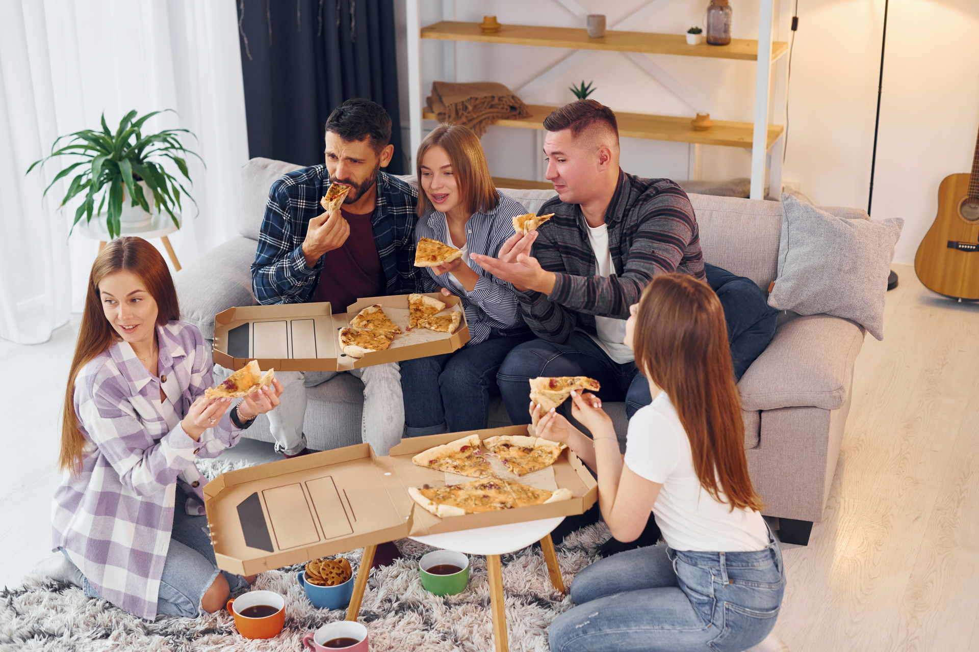 Bulk Pizza For Large Groups: What Makes It The Best Food For Parties And Events?