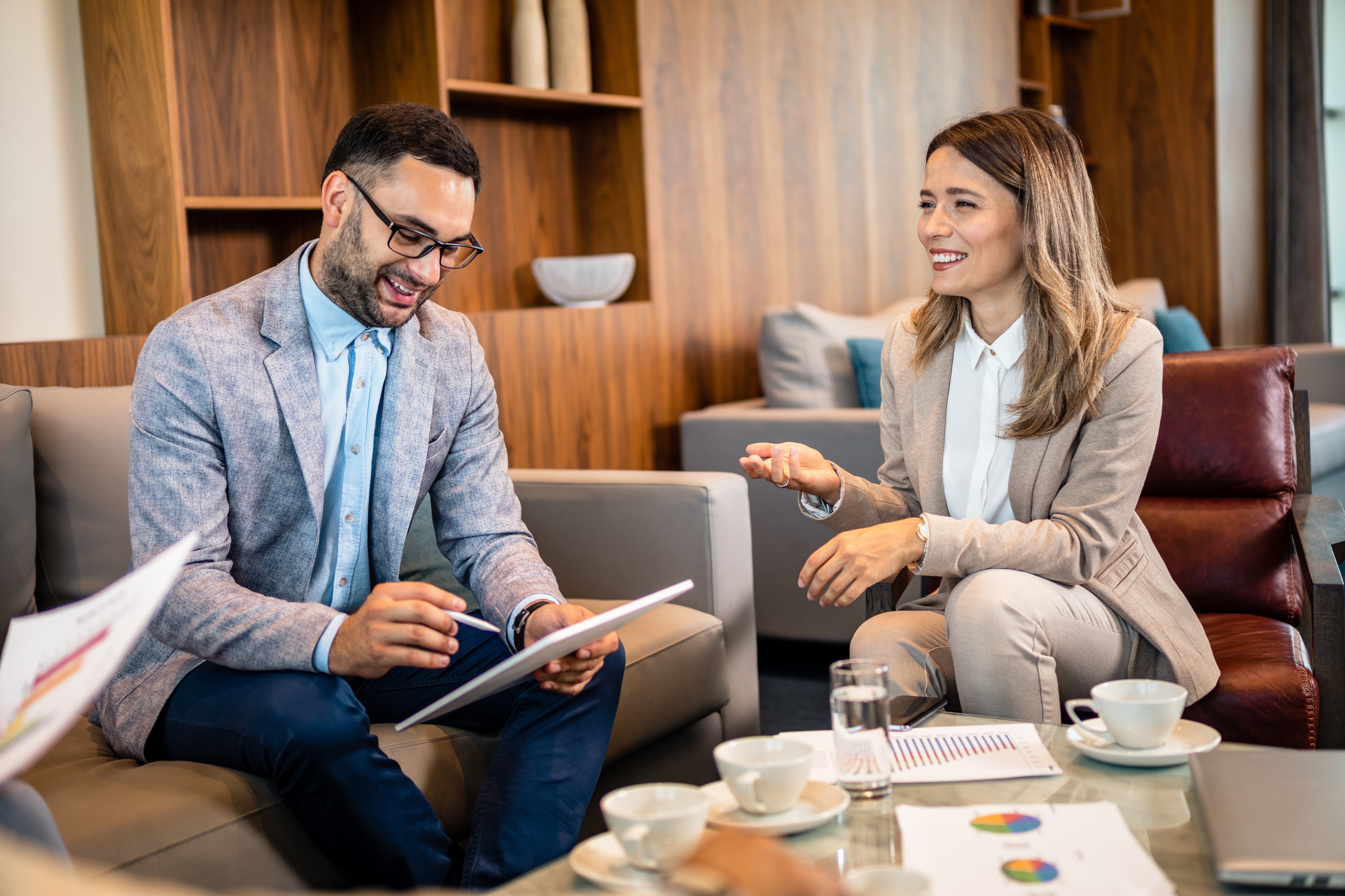 AEO For Financial Advisors: How To Build The Trust Signals AI Search Relies On