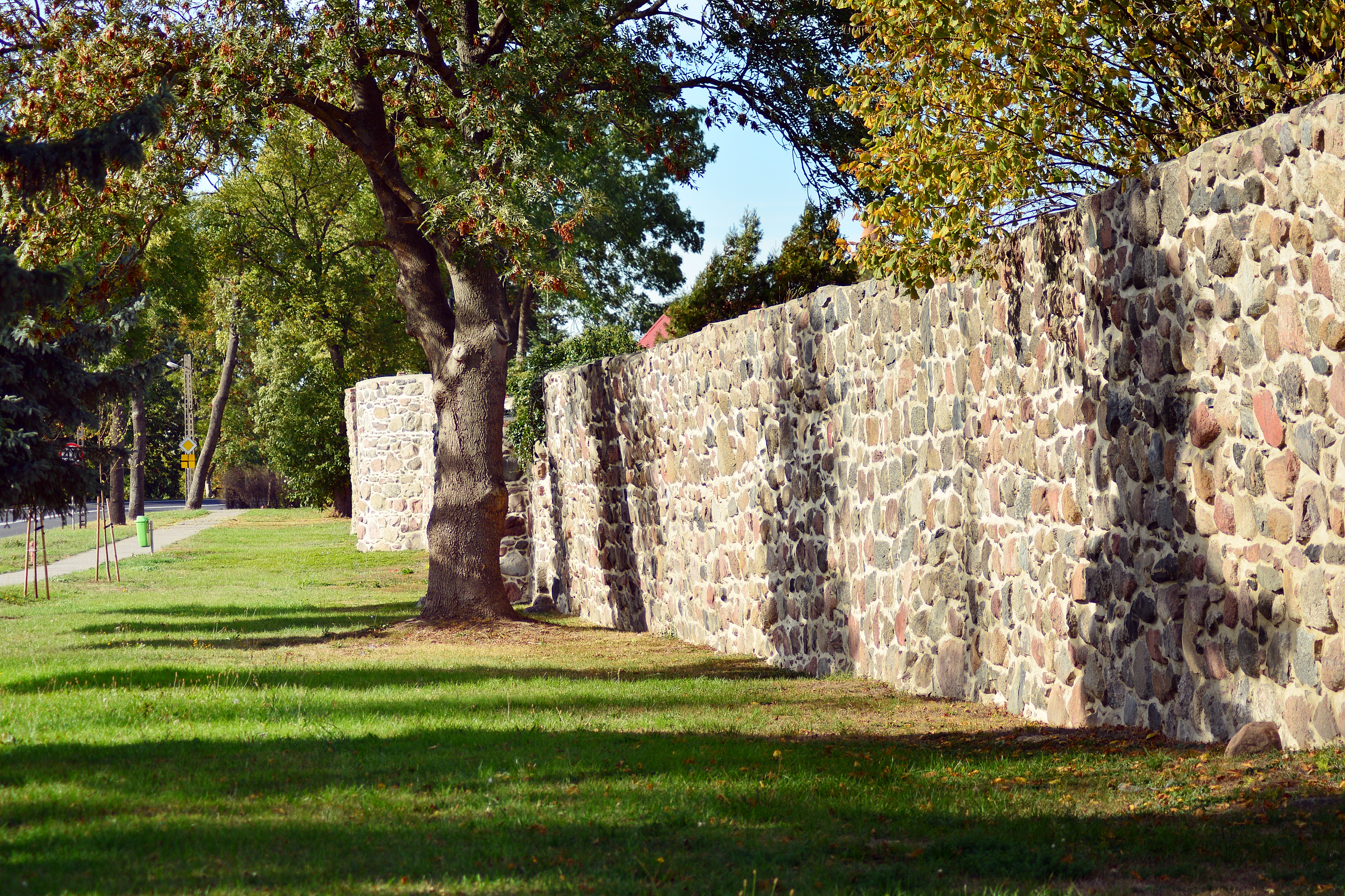 Best Time To Build Retaining Wall: Costs, Material, & Permitting Explained