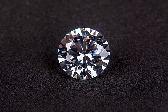Waco Jewelry Store Creates Bespoke Diamond Wedding Rings In White Gold