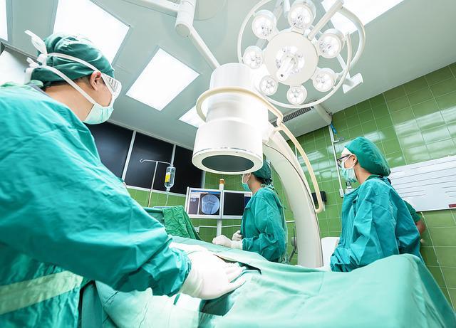 Leading Plastic Surgeon Explains Laser Resurfacing Complications & Benefits