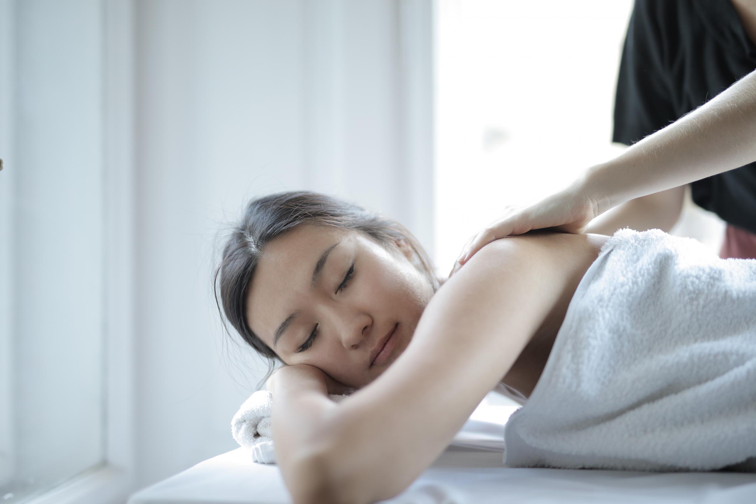 Best Hot Stone Massage Near Saint Albert, AB: Insomnia & Stress Relief Treatment