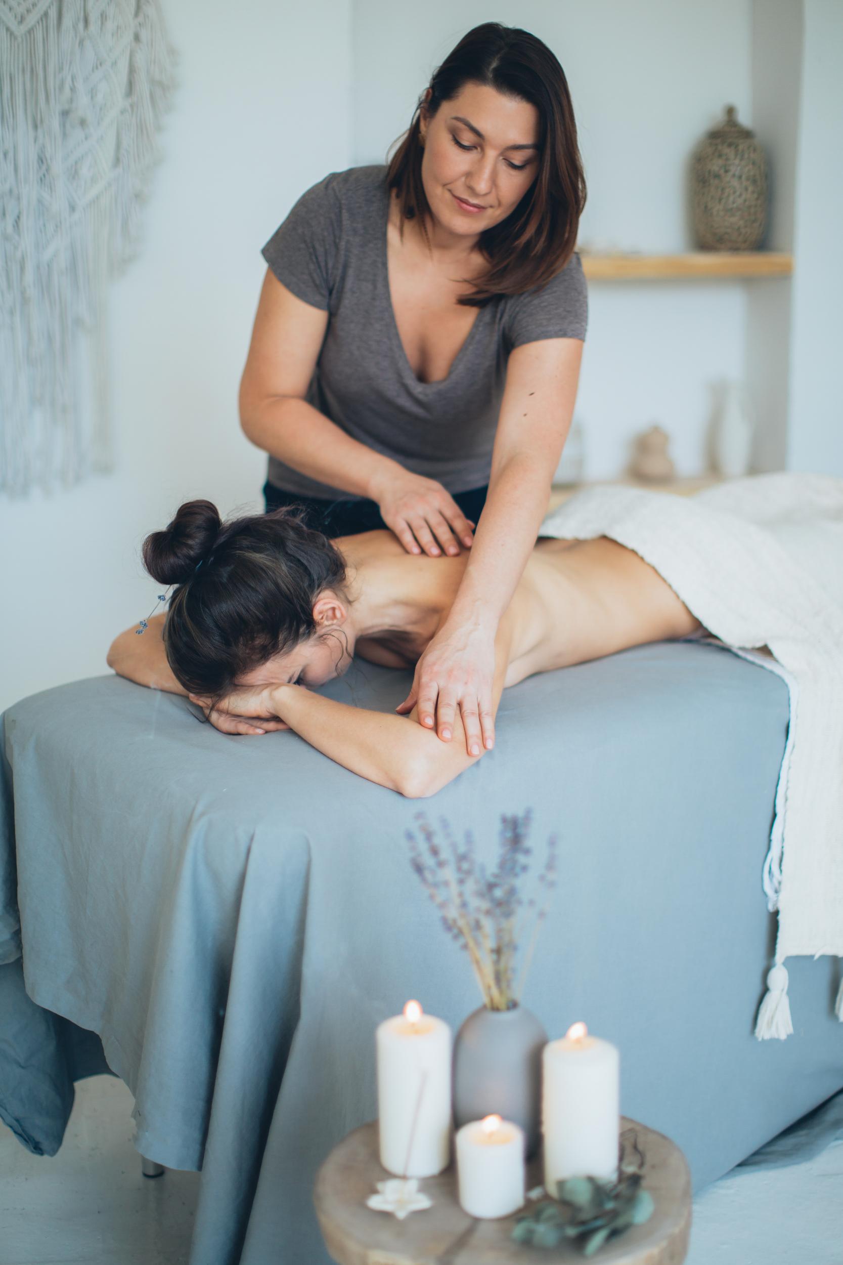 Therapeutic & Orthopedic Massage Therapist In Leduc, CA Offers Hot Stone Massage