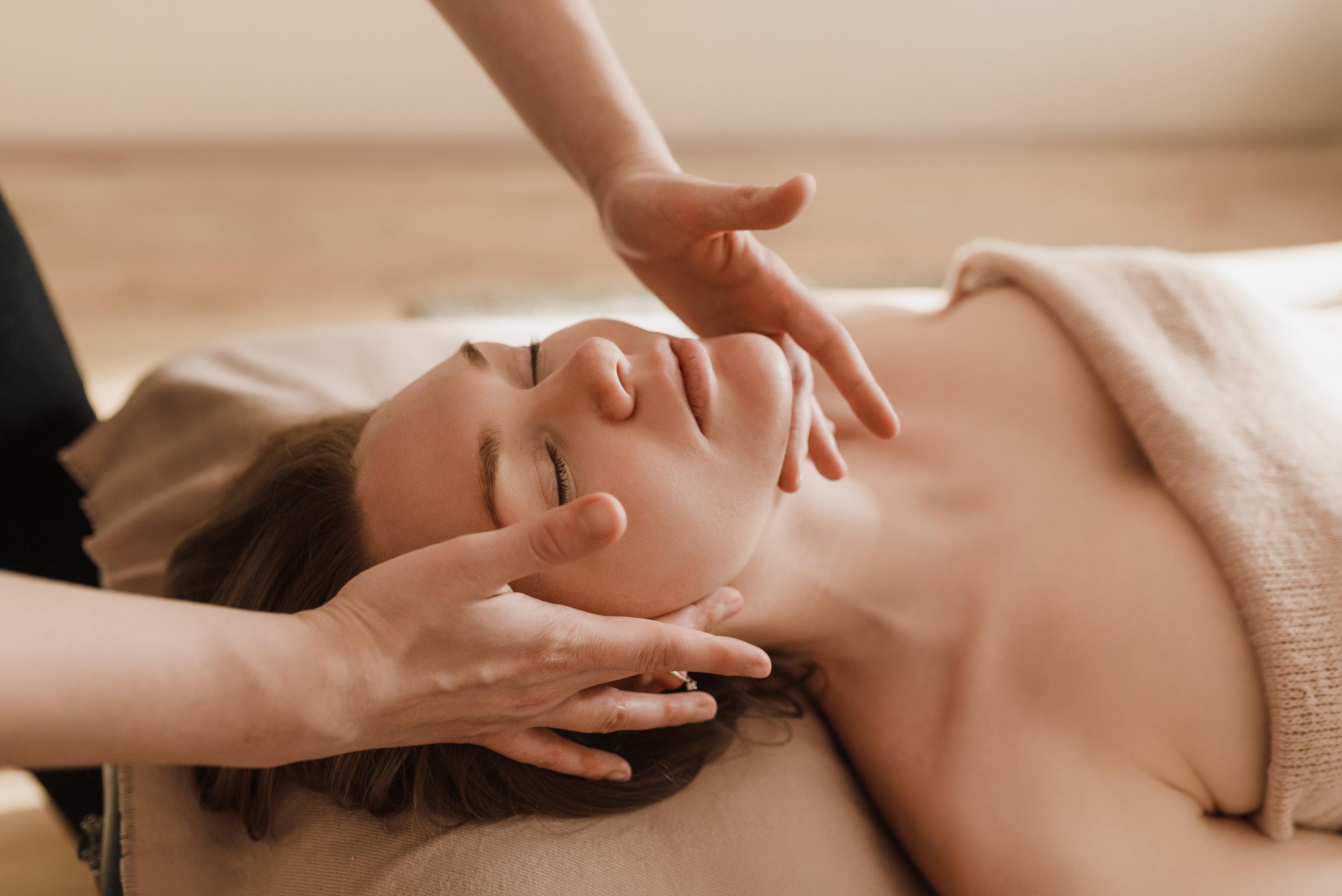 Get The Best Reiki & Deep Tissue Massage At This Madison, WI Healthcare Center